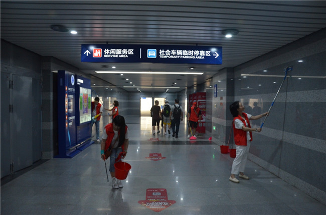 城投集團(tuán)開展“創(chuàng)衛(wèi)迎暗訪、全城大掃除”主題志愿活動(dòng)