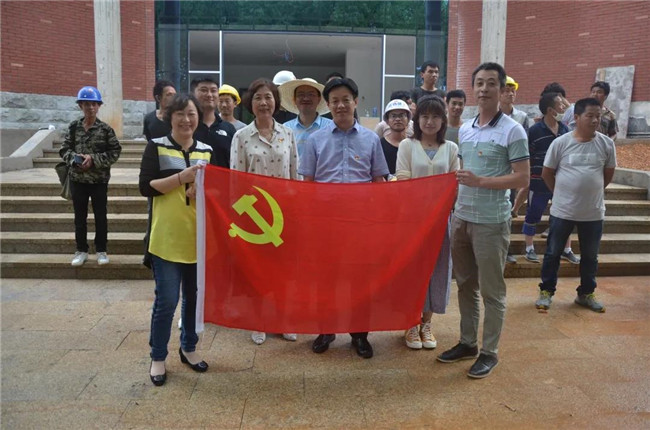 炎炎夏日送清涼，點(diǎn)滴關(guān)懷暖人心——城投集團(tuán)各黨支部開(kāi)展“送清涼”慰問(wèn)一線員工活動(dòng)