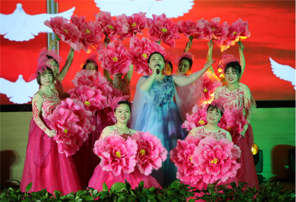 昌南新區(qū)、城投集團(tuán)舉行慶祝2021年元旦文藝匯演