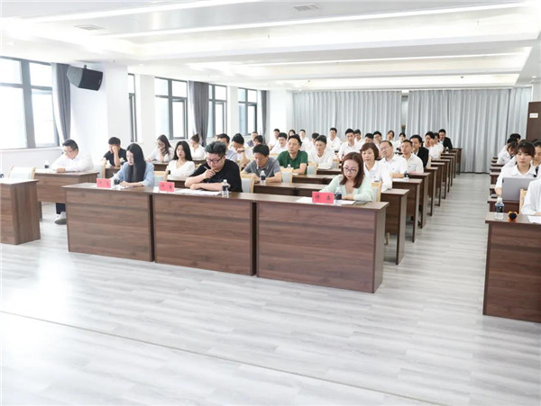 城投集團(tuán)舉辦“展現(xiàn)青年風(fēng)采，奉獻(xiàn)青春力量”主題演講比賽