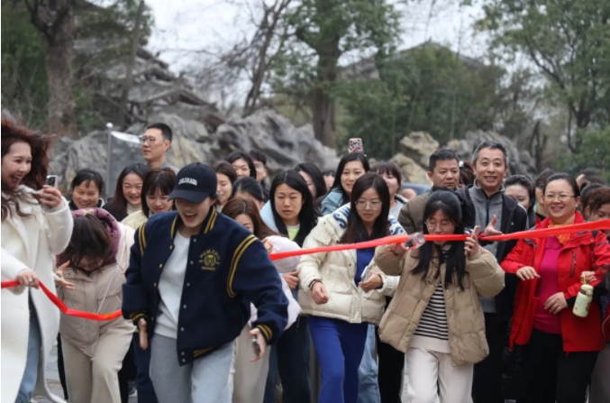市城投集團(tuán)開展“團(tuán)結(jié)一心 拼搏進(jìn)取 奮戰(zhàn)2025”迎新年登山、健步走活動(dòng)